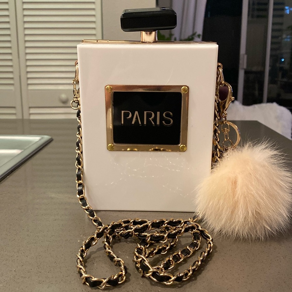 Box Paris purse with straps.